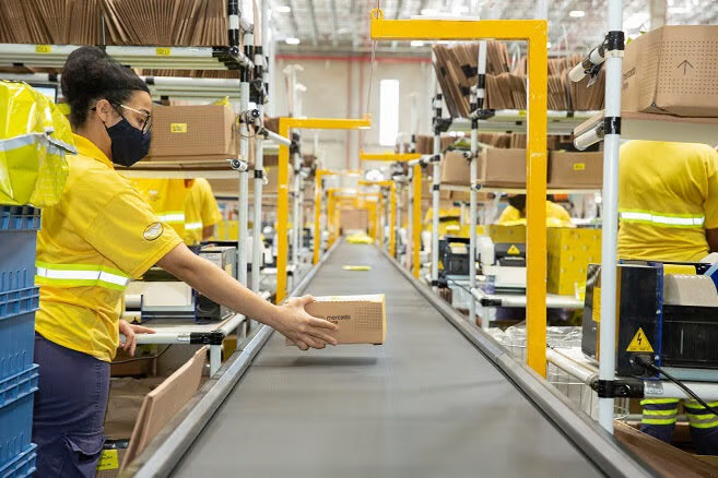 Mercado Livre reforça categoria de moda na plataforma e lança projeto focado na digitalização de lojistas no Brás