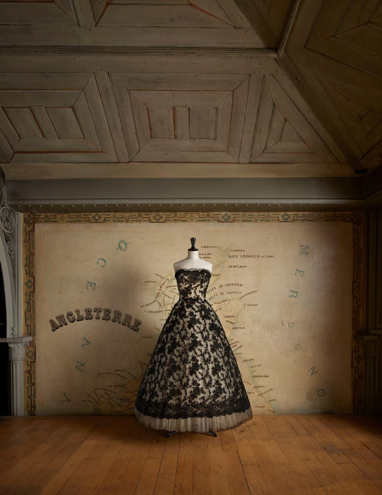 Dupla exposição celebra ligação entre Dior e Alaïa