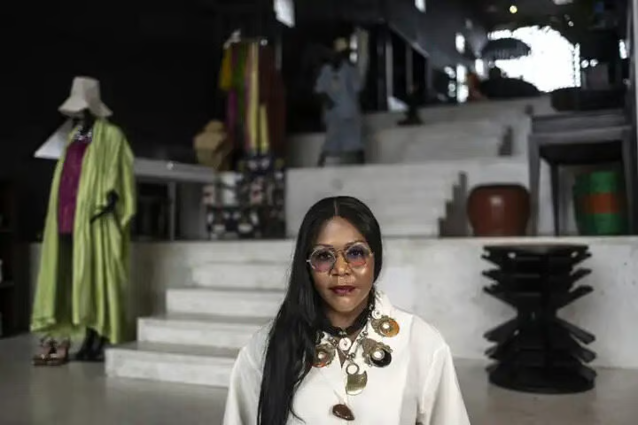 Designer nigeriana introduz o “Afro-lux” na cena da moda mundial