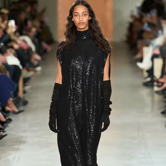 Nina Ricci redescobre a feminilidade na Semana de Moda de Paris
